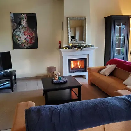 Holiday home Inviting With Shared Pool
