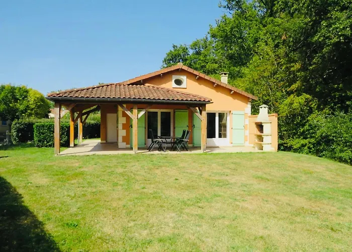 Сasa de vacaciones In With Golf & Pool Access Les Forges (Deux-Sevres)